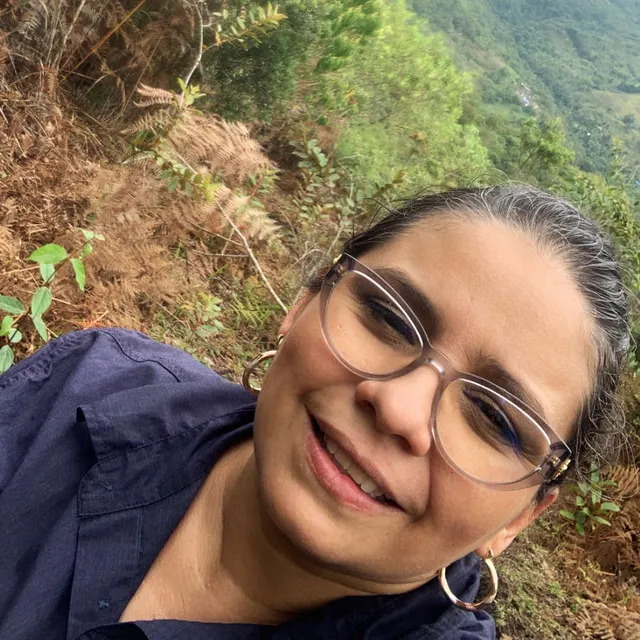 Ana María Sarmiento · Comunicaciones